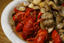 我吃龙虾你们吃瓜,共享美食与欢乐时光