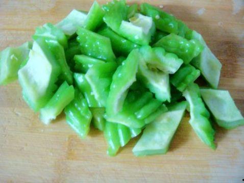 最简单吃凉瓜,最简单凉瓜美食制作攻略