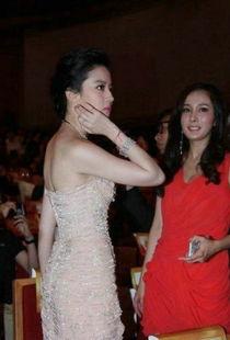 女明星走后台,揭秘女明星走后台的优雅瞬间