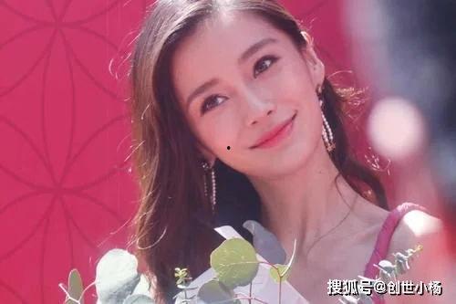 女明星车上喝可乐,女明星的甜蜜瞬间，可乐相伴的优雅时光