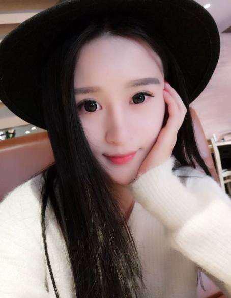 网红小姐姐评论区图片,揭秘热门话题背后的真实情感！”